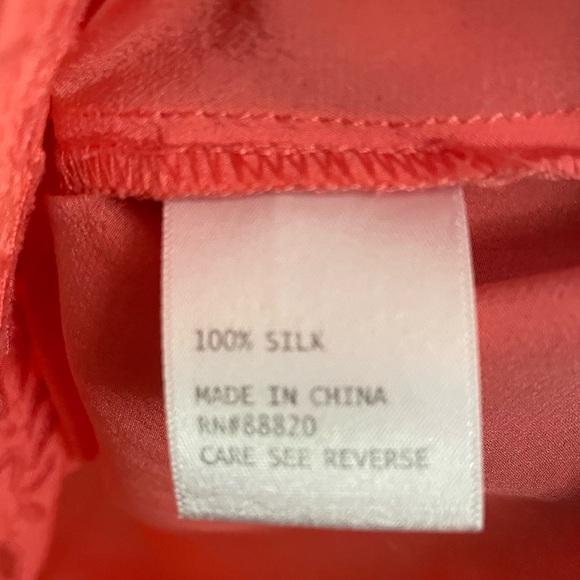 Cynthia Rowley M 100% silk Eyelet top Rich Coral EUC back key hole hook closure - Picture 7 of 9